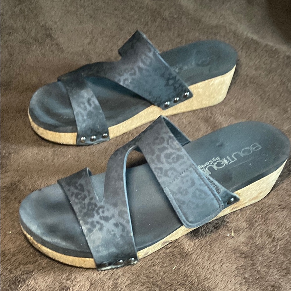 Sandals - Picture 3 of 3